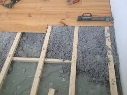Kreuzlattung - Untergrundaufbau im Neubau und Altbau für Holzdielen ohne Estrich